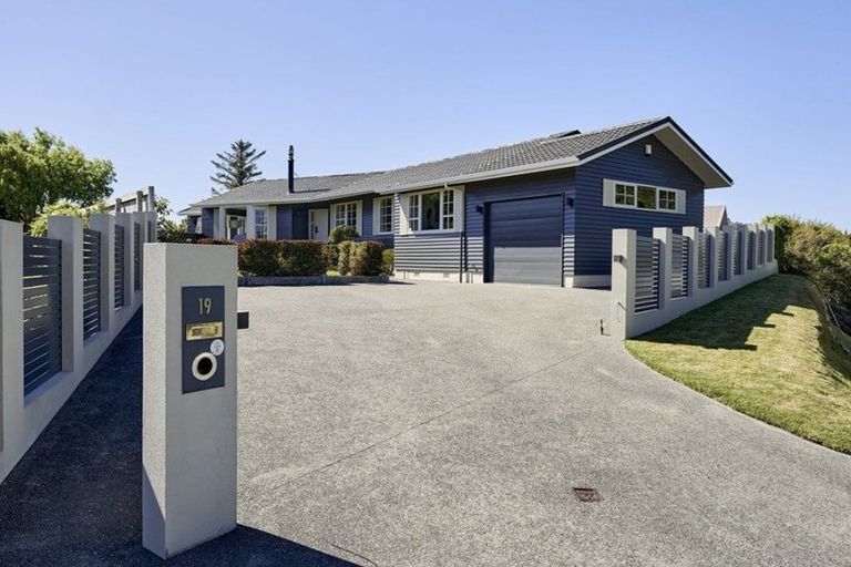 Photo of property in 19 Chorley Grove, Churton Park, Wellington, 6037