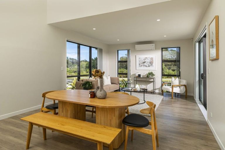 Photo of property in 1 Mcindoe Road, Kumeu, 0810