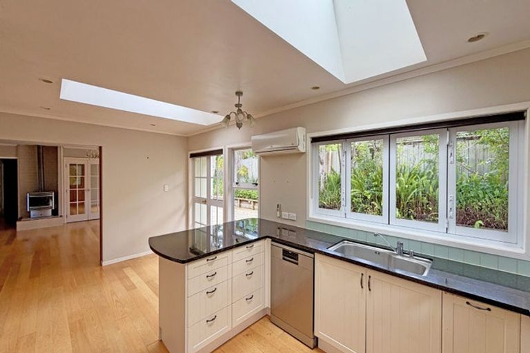 Photo of property in 50 Balmain Road, Chatswood, Auckland, 0626