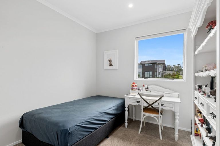 Photo of property in 26a Taikura Avenue, Red Beach, 0932