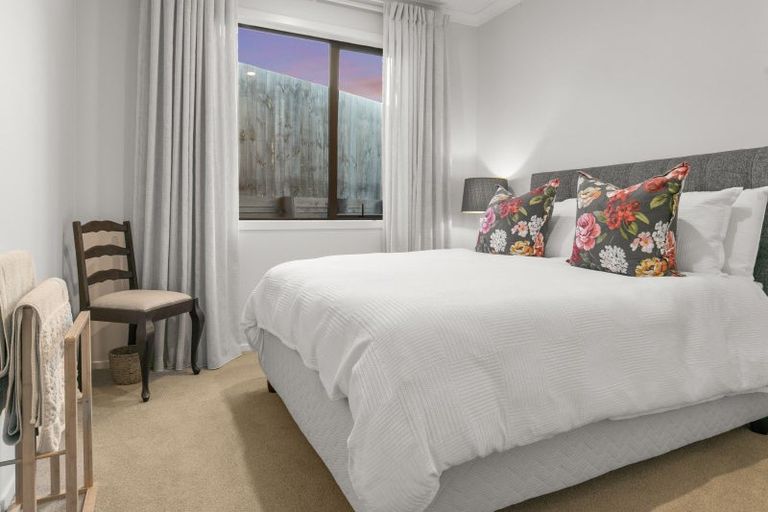 Photo of property in 6 Papa Orchard Drive, Kumeu, 0810