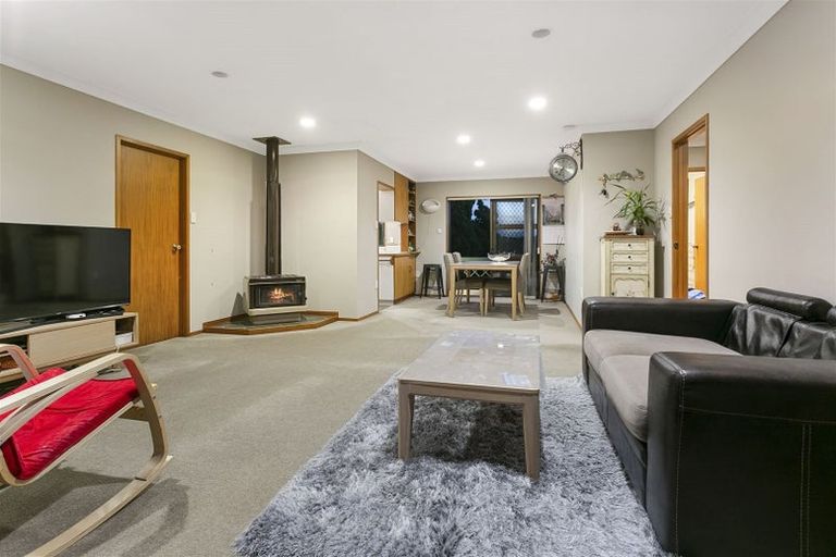 Photo of property in 70b Roberts Road, Glenfield, Auckland, 0629