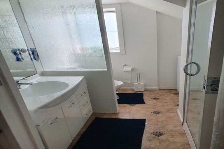 Photo of property in 32 Athena Drive, Totara Vale, Auckland, 0629