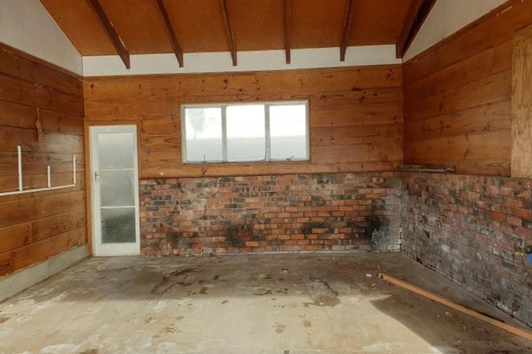 Photo of property in 85a Colwill Road, Massey, Auckland, 0614