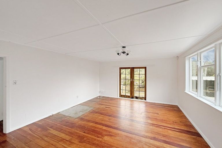 Photo of property in 1 Gribble Grove, Stokes Valley, Lower Hutt, 5019