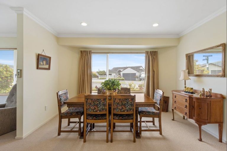 Photo of property in 9 Knightsbridge Place, Taradale, Napier, 4112