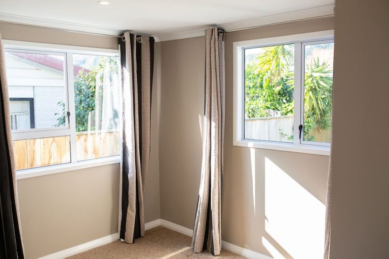 Photo of property in 5a Waimarie Avenue, Paraparaumu, 5032