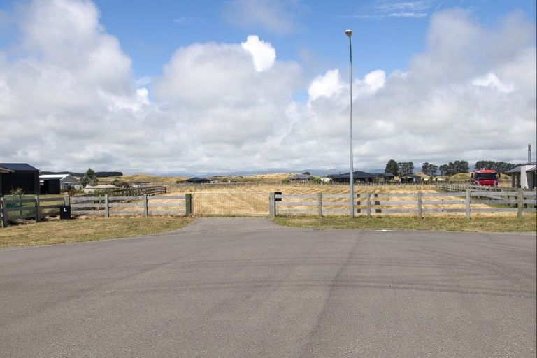Photo of property in 15 Roma Way, Waitarere, 5510