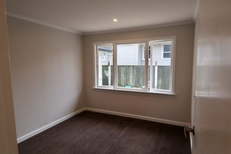 Photo of property in 15 Baylands Drive, Newlands, Wellington, 6037