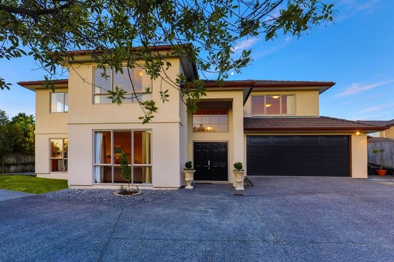 Photo of property in 8 Malin Place, Pinehill, Auckland, 0632