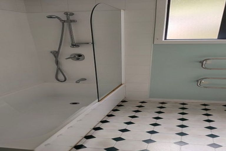 Photo of property in 295 Main Road, Tawa, Wellington, 5028