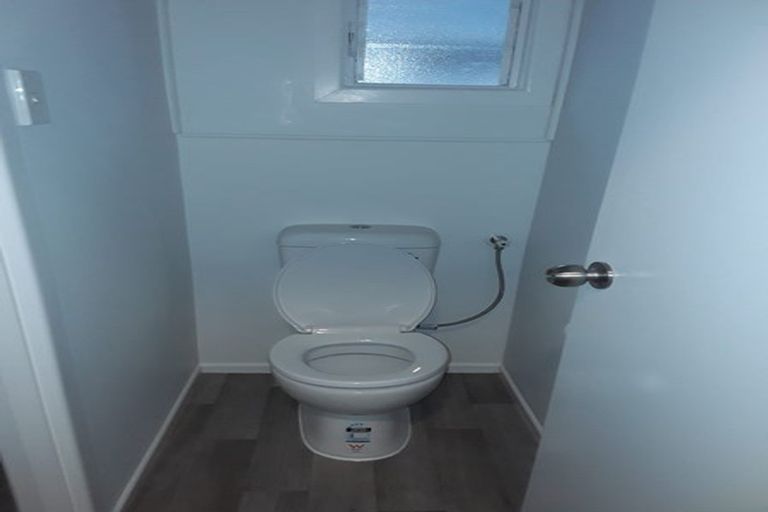 Photo of property in 2 Hereford Street, Te Atatu Peninsula, Auckland, 0610