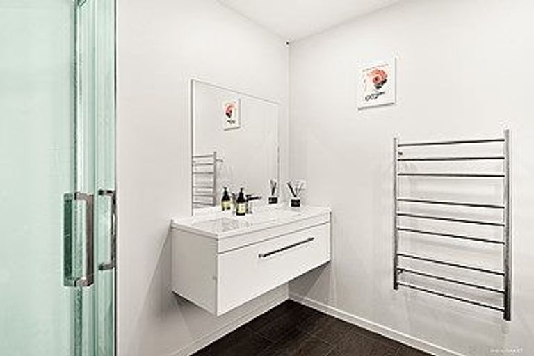 Photo of property in 17 Modello Lane, Waiuku, 2123