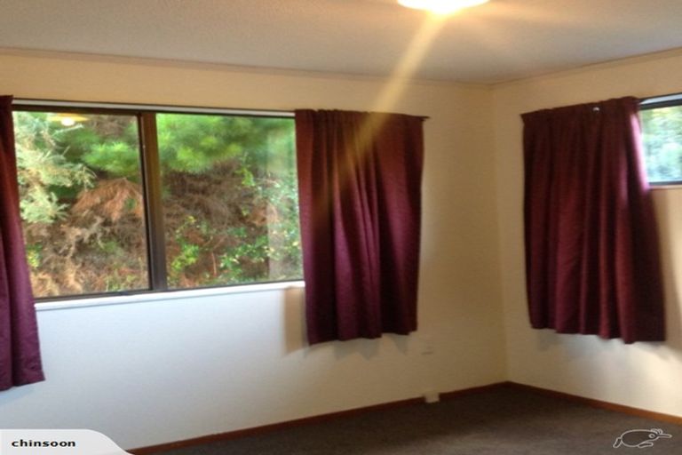 Photo of property in 162 Newlands Road, Newlands, Wellington, 6037