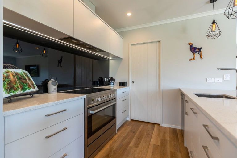 Photo of property in 100 Racecourse Road, Waipawa, 4210