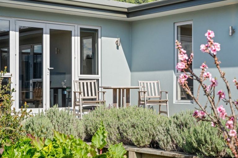 Photo of property in 4 Weka Place, Picton, 7220