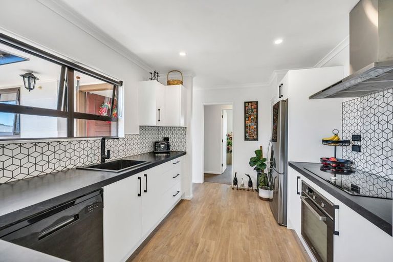 Photo of property in 27 Mckeefry Avenue, Greenmeadows, Napier, 4112