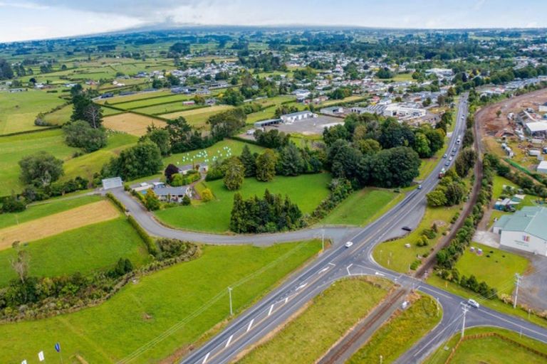 Photo of property in 3872a-b Mountain Road, Cardiff, Stratford, 4393