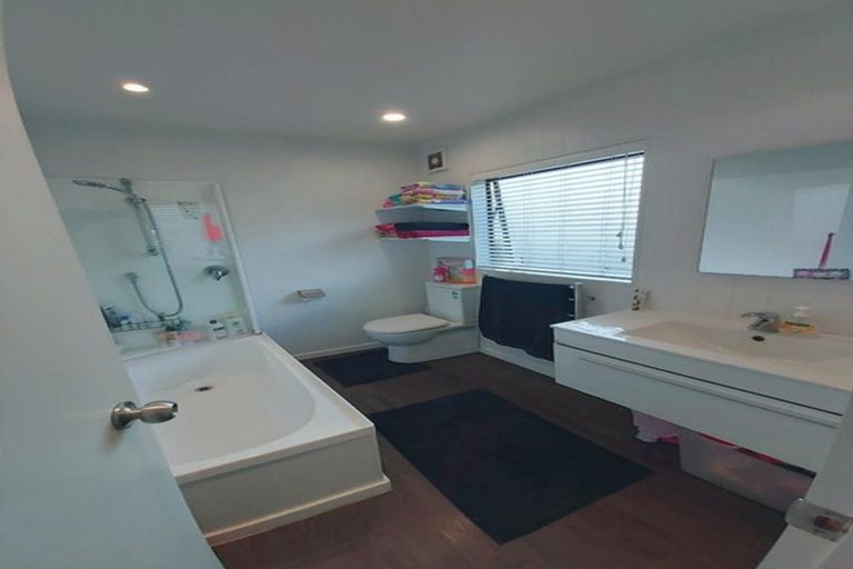 Photo of property in 9/58 Manuroa Road, Takanini, 2112