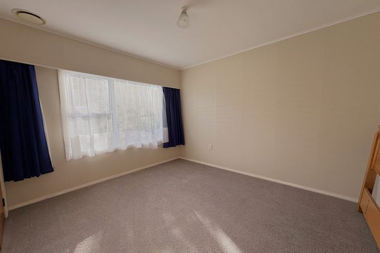 Photo of property in 5 Oakleigh Street, Maungaraki, Lower Hutt, 5010