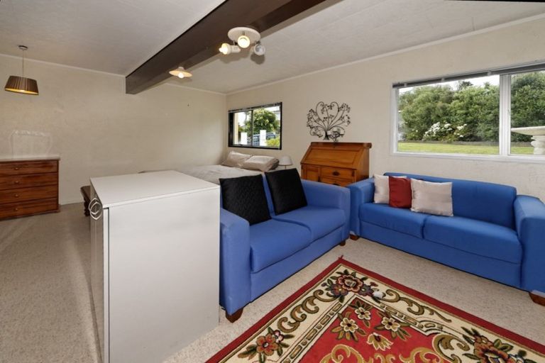 Photo of property in 22 Crompton Road, Massey, Auckland, 0614