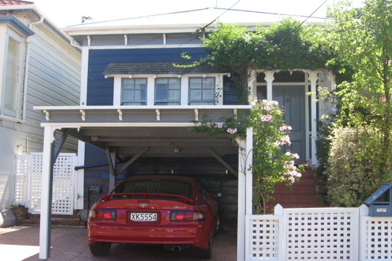 Photo of property in 6 Ranfurly Terrace, Mount Cook, Wellington, 6021