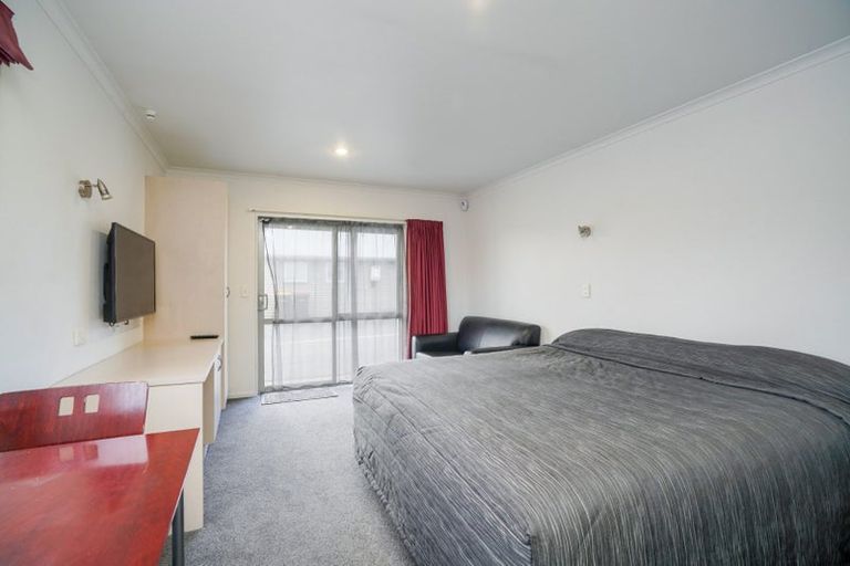Photo of property in 8a-d Camden Street, Turnbull Thomson Park, Invercargill, 9810