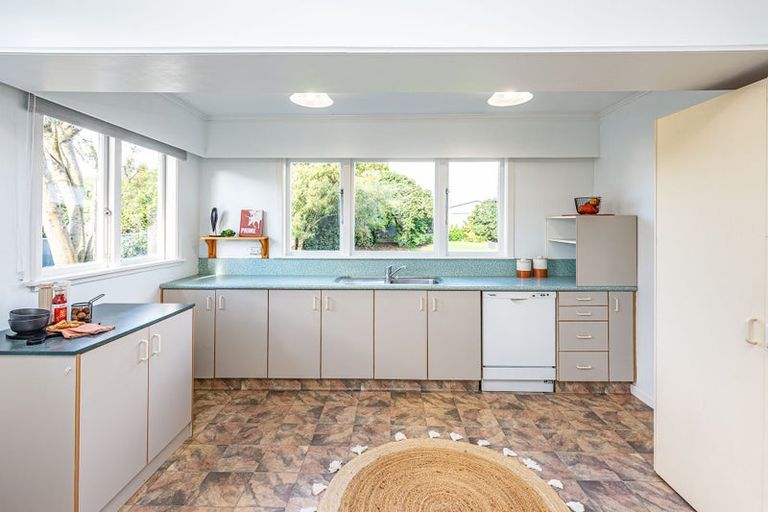Photo of property in 12 Ward Street, Aramoho, Whanganui, 4500