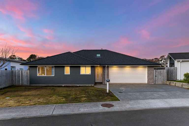 Photo of property in 13 Breakwater Way, Whitby, Porirua, 5024