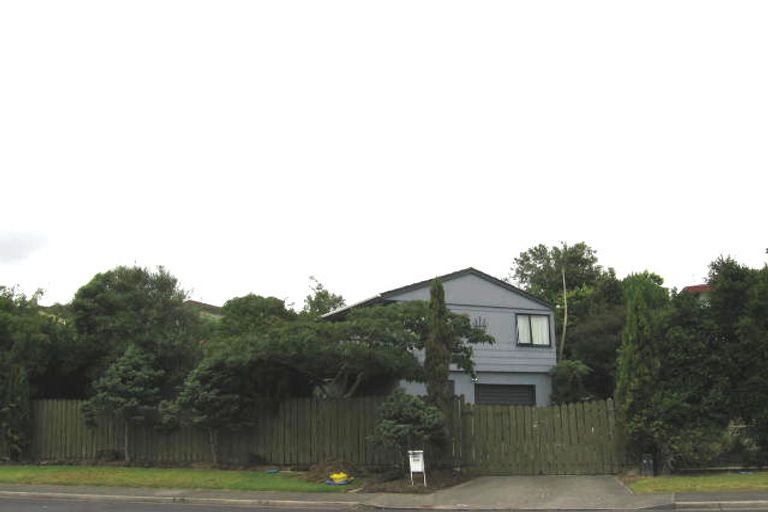 Photo of property in 16 Sevilla Place, Unsworth Heights, Auckland, 0632