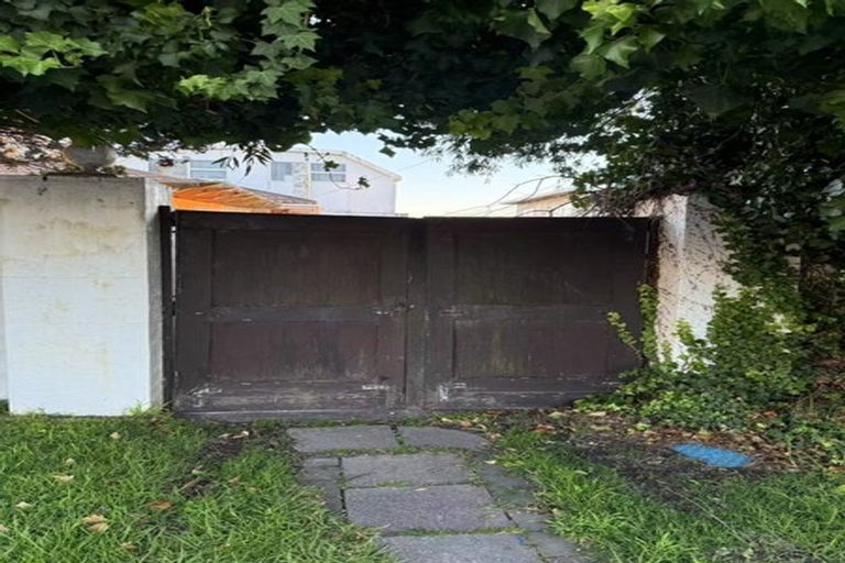 Photo of property in 2/4 Sydney Street, Hauraki, Auckland, 0622