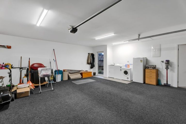 Photo of property in 2 Rayner Way, Glen Avon, New Plymouth, 4312