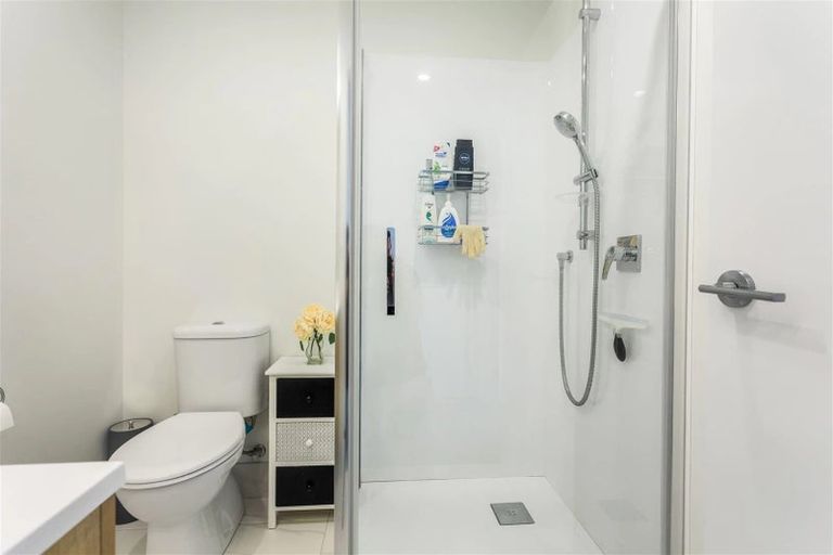 Photo of property in 18 Patariki Way, Beach Haven, Auckland, 0626