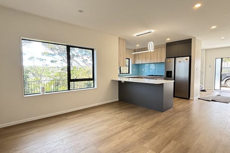 Photo of property in 29c West Harbour Drive, West Harbour, Auckland, 0618