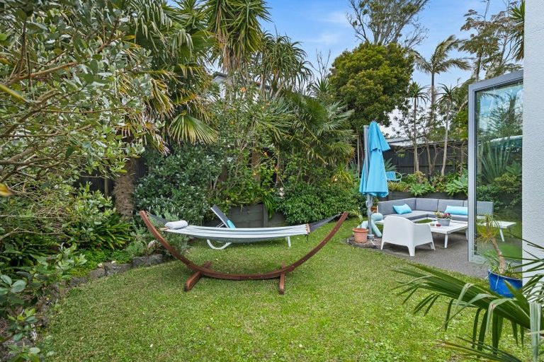 Photo of property in 7 Merani Street, Narrow Neck, Auckland, 0622