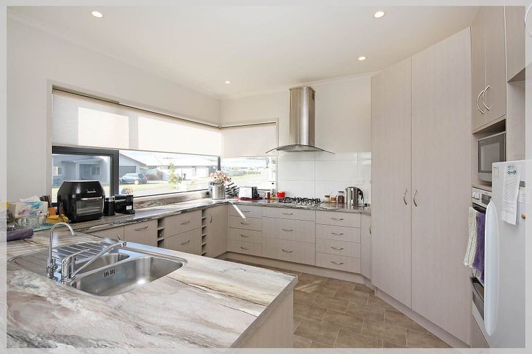 Photo of property in 25 Story Street, Foxton Beach, Foxton, 4815