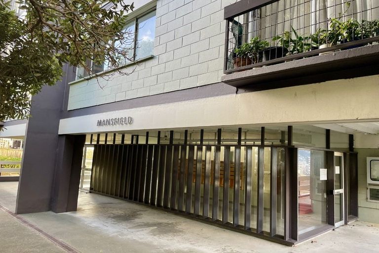 Photo of property in Mansfield Towers, 1 Grant Road, Thorndon, Wellington, 6011