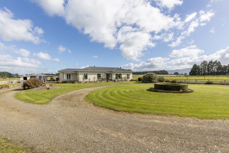 Photo of property in 71 Laws Road, Dannevirke, 4972