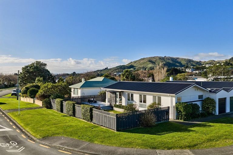 Photo of property in 3 Surrey Street, Tawa, Wellington, 5028