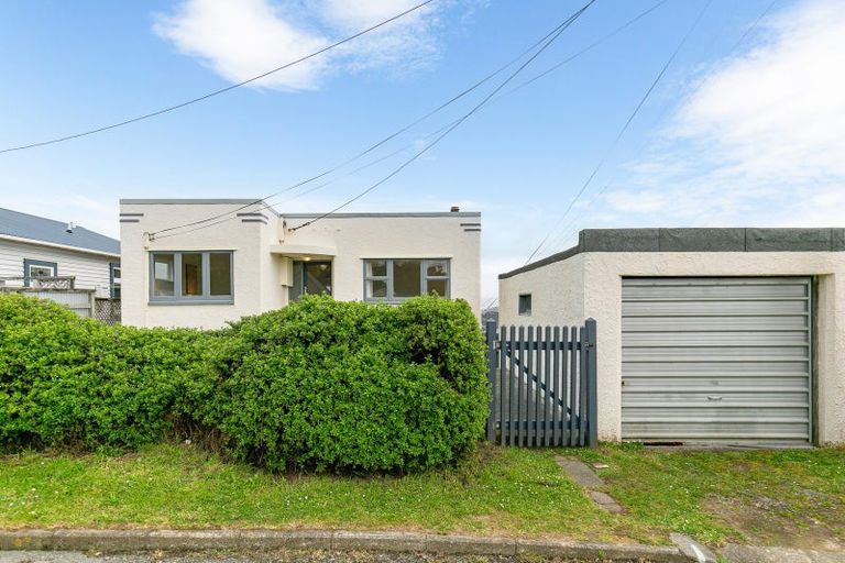 Photo of property in 90 Farnham Street, Mornington, Wellington, 6021