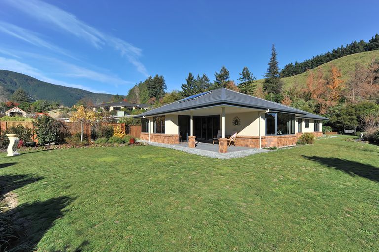Photo of property in 6 Tussock Place, Stoke, Nelson, 7011