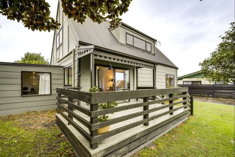 Photo of property in 141 Tait Drive, Greenmeadows, Napier, 4112