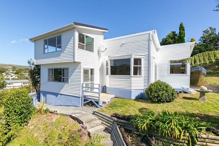 Photo of property in 15 Romney Square, Tawa, Wellington, 5028