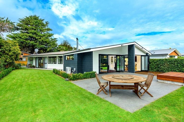 Photo of property in 16 Woodbank Street, Somerfield, Christchurch, 8024