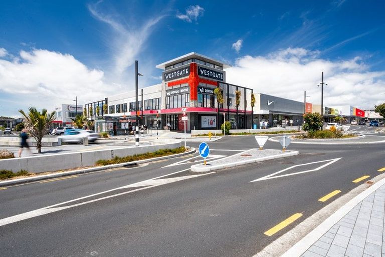 Photo of property in 21d Crosby Road, West Harbour, Auckland, 0618