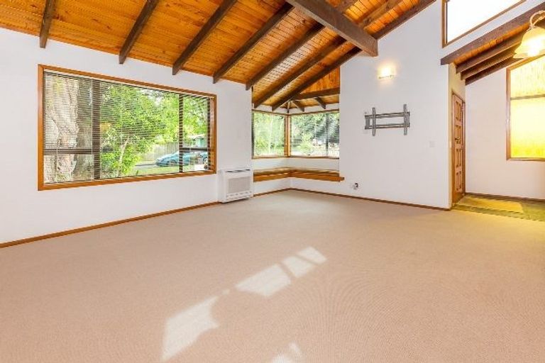 Photo of property in 5 Totara Grove, Hillcrest, Auckland, 0627