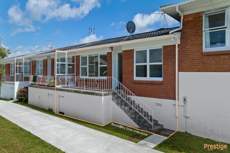 Photo of property in 2/174 East Coast Road, Forrest Hill, Auckland, 0620