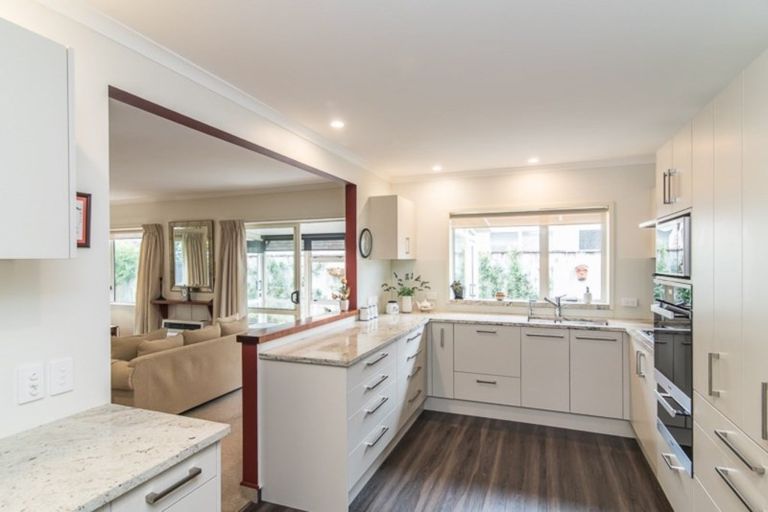 Photo of property in 6 Fleetwood Grove, Waikanae, 5036