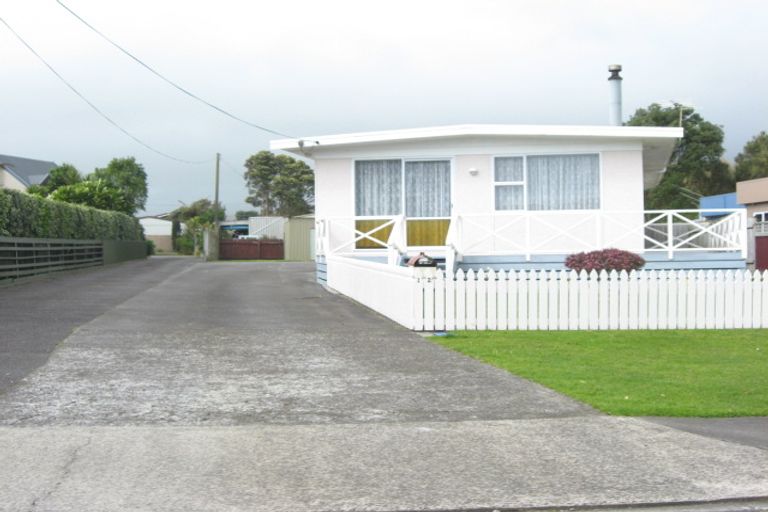 Photo of property in 12a Mace Terrace, Oakura, 4314