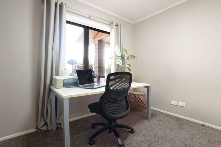 Photo of property in 5 Ruske Place, Grandview Heights, Hamilton, 3200
